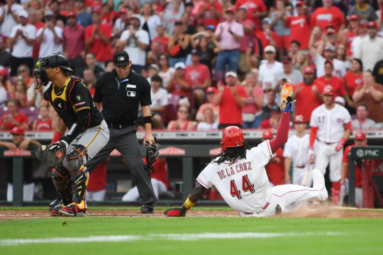 Reds beat Pirates in walk-off